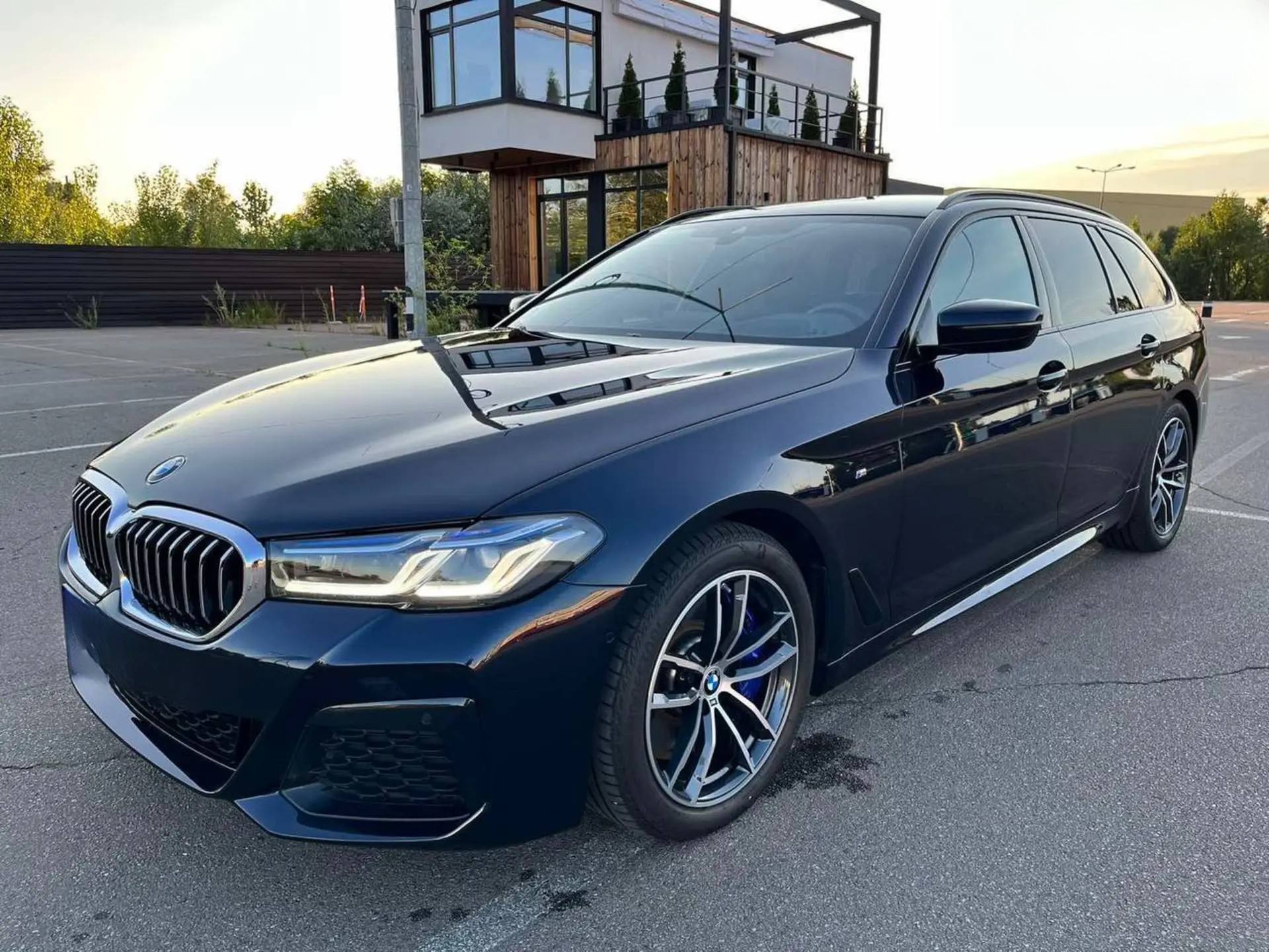 BMW 5 Series — фото 1