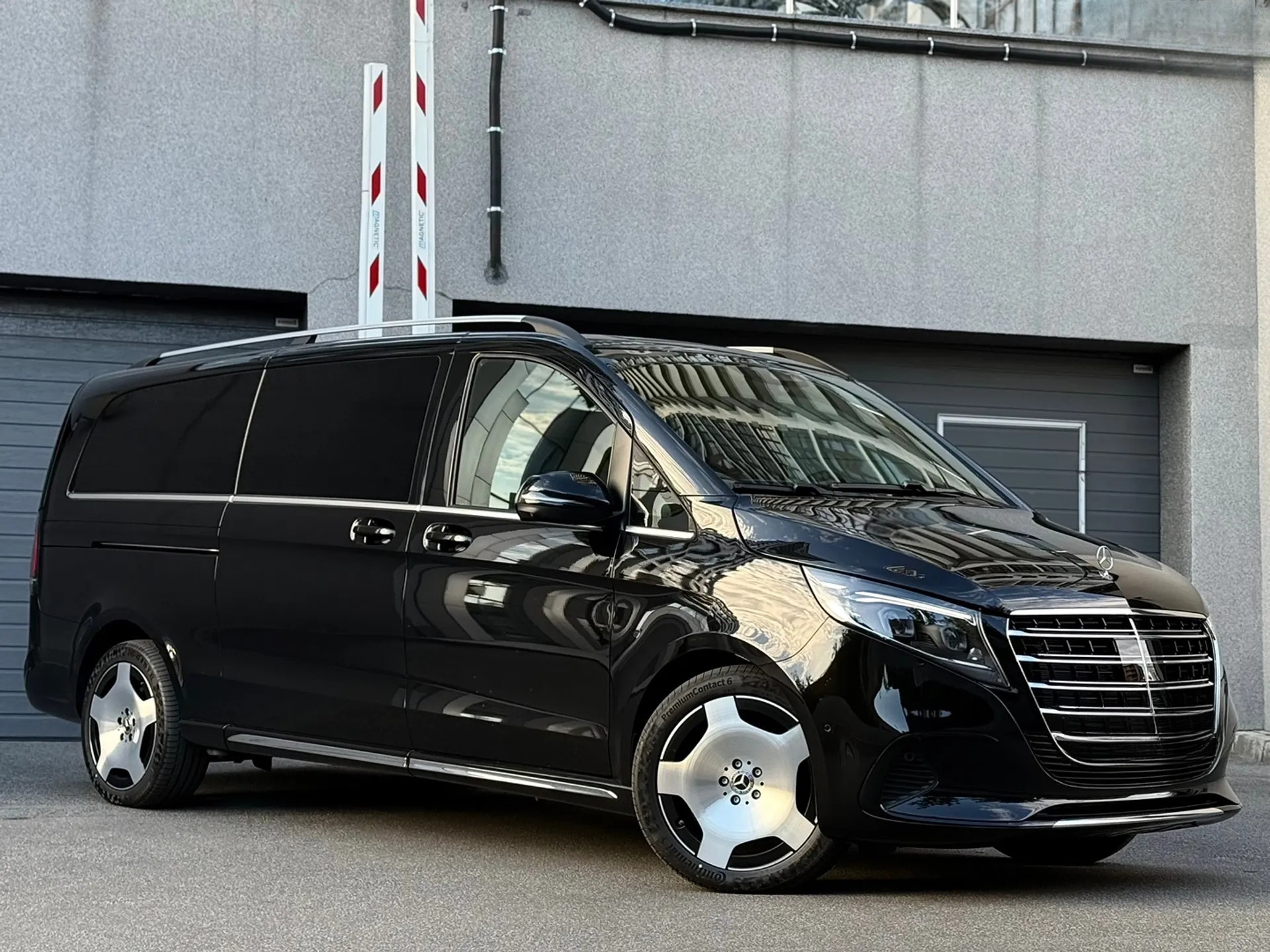 Mercedes-Benz V-Class — фото 1